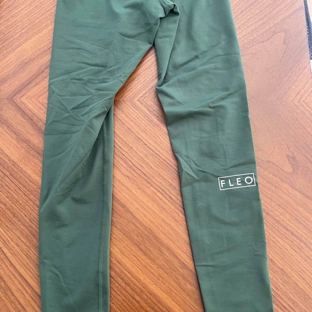 Fleo Size S Green Leggings
